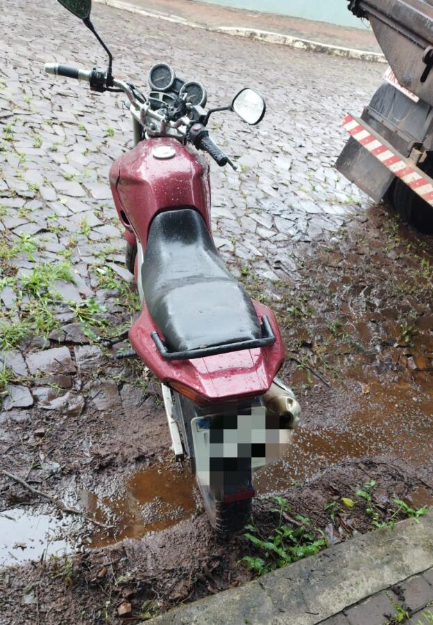 Motocicleta furtada é encontrada abandonada no centro de Belmonte
