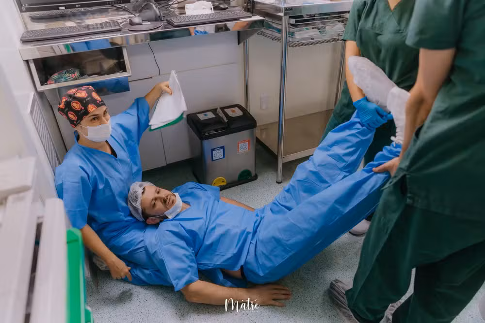 'Não lembro de absolutamente nada', diz pai que desmaiou ao ver filha nascer