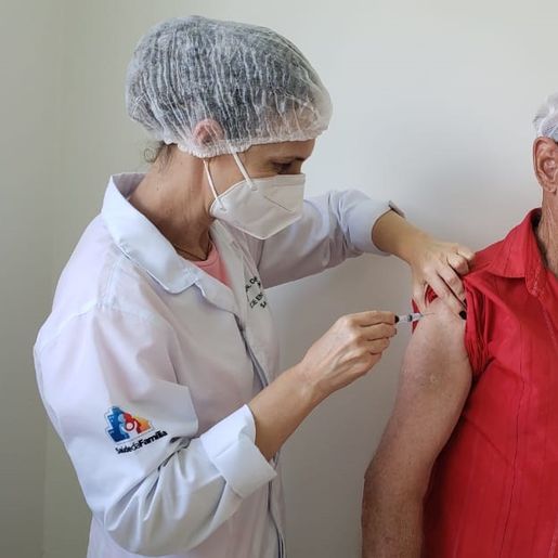 Saúde de Itapiranga vacina mais de 800 idosos contra a gripe no ''Dia D''