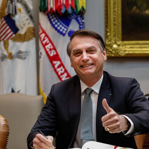 Lira concede a Bolsonaro aposentadoria de cerca de R$ 30 mil
