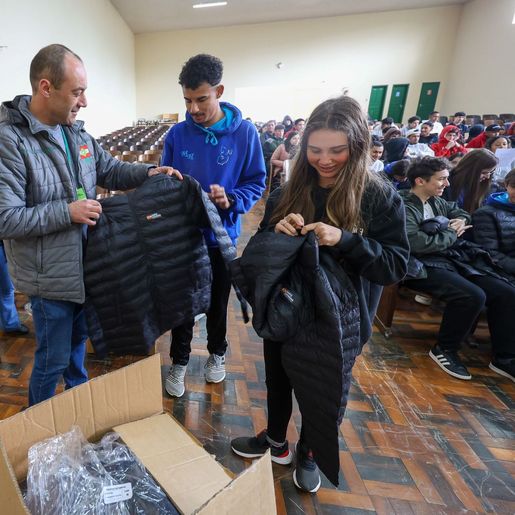 Governo de SC irá entregar uniformes escolares para mais de 200 mil estudantes da rede estadual