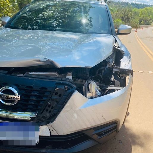 Colisão entre carro e trator deixa duas crianças feridas em Itapiranga