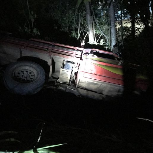 Passageiro fica ferido em saída de pista na BR-163 em São Miguel do Oeste