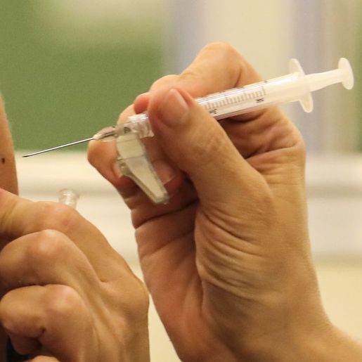 Estudo mostra que Covid grave é três vezes maior entre não vacinados