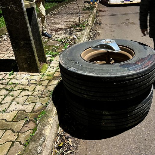Eixo quebra e rodado de caminhão atinge homem em SMO; vídeo