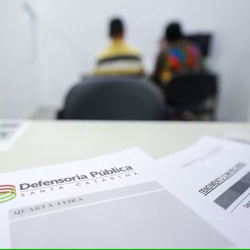 Concurso da Defensoria Pública de SC tem 14 vagas diretas e salário inicial de R$ 24 mil