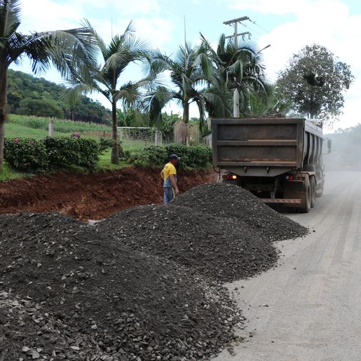 Asfaltamento é concluído na Linha Macucozinho, interior de Iporã do Oeste