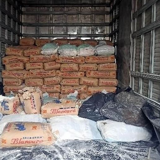 Caminhão é apreendido com 211 sacos de farinha da argentina