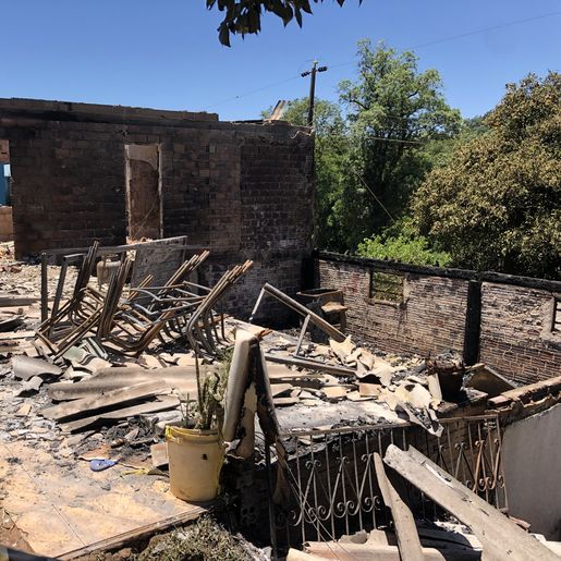 ATUALIZADA: Homem agride esposa e coloca fogo em residência com filhos dentro