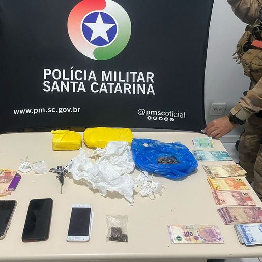 PM prende três pessoas em flagrante com 2 kg de cocaína em SMO