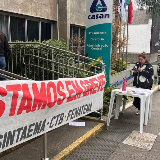 Funcionários da Casan entram em greve por tempo indeterminado
