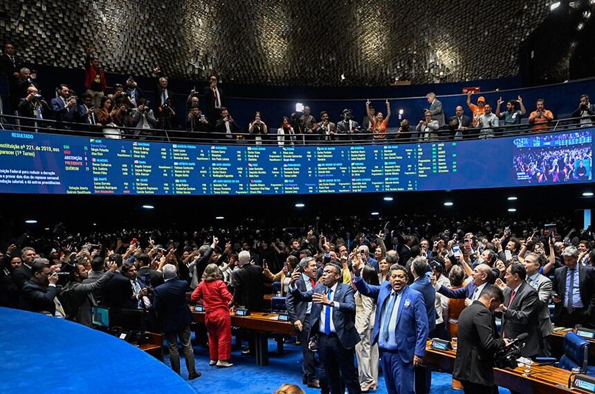 Fim da escala 6x1 é aprovada no Senado e medida entra em vigor em dois meses