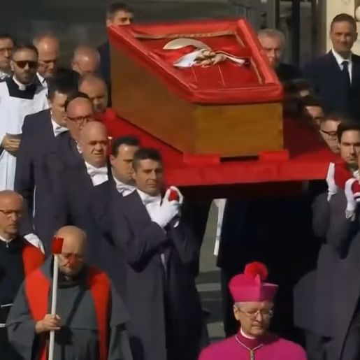 Corpo do papa Francisco é velado na Basílica de São Pedro