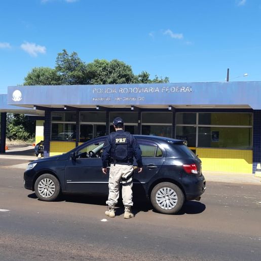 Motorista quase atropela policiais, é preso duas vezes e tem dois carros retidos por embriaguez