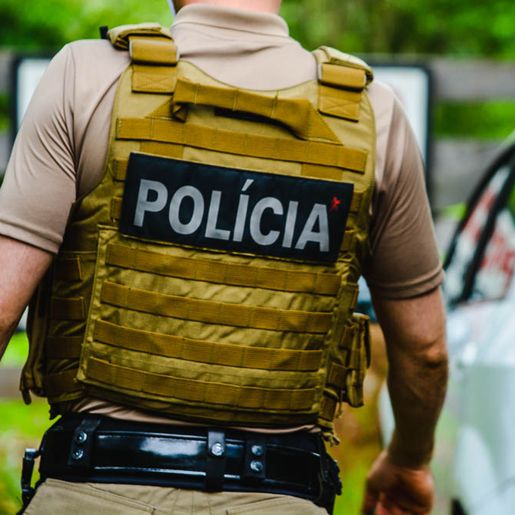 Criança de um ano é achada em rodovia de SC enquanto mãe dormia em casa