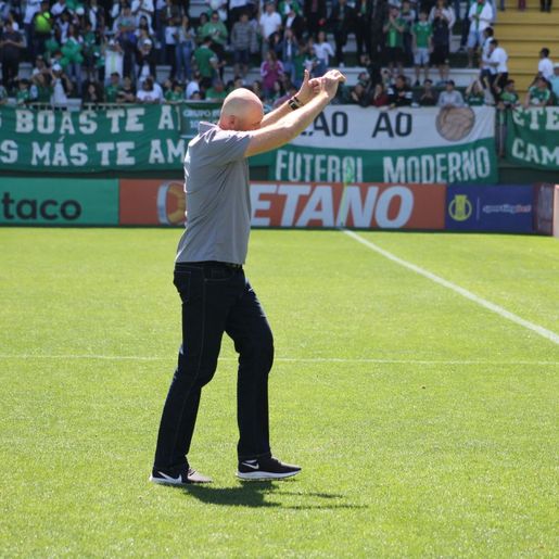 Gilmar Dal Pozzo pede desligamento e não é mais o técnico da Chapecoense