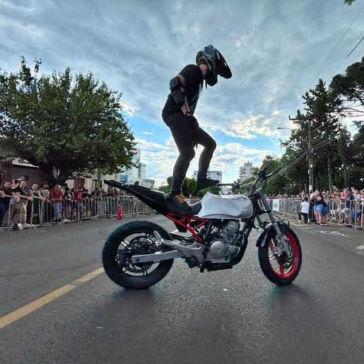 Show de motos marca o 2º dia de Motocão em SMOeste