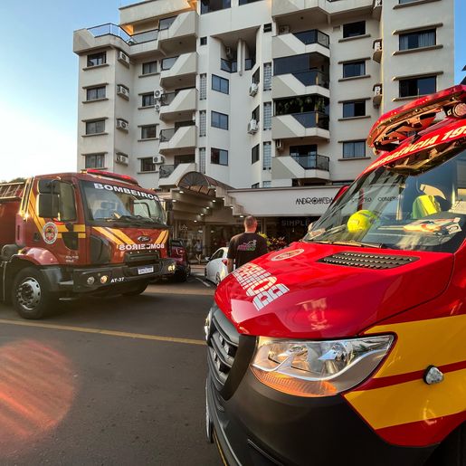 Bombeiros combatem princípio de incêndio no centro de São Miguel