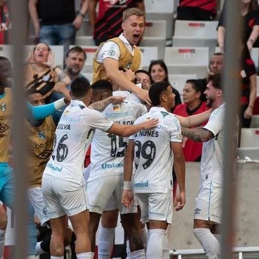 Com reservas, Grêmio vence Athletico-PR fora de casa pelo Brasileirão