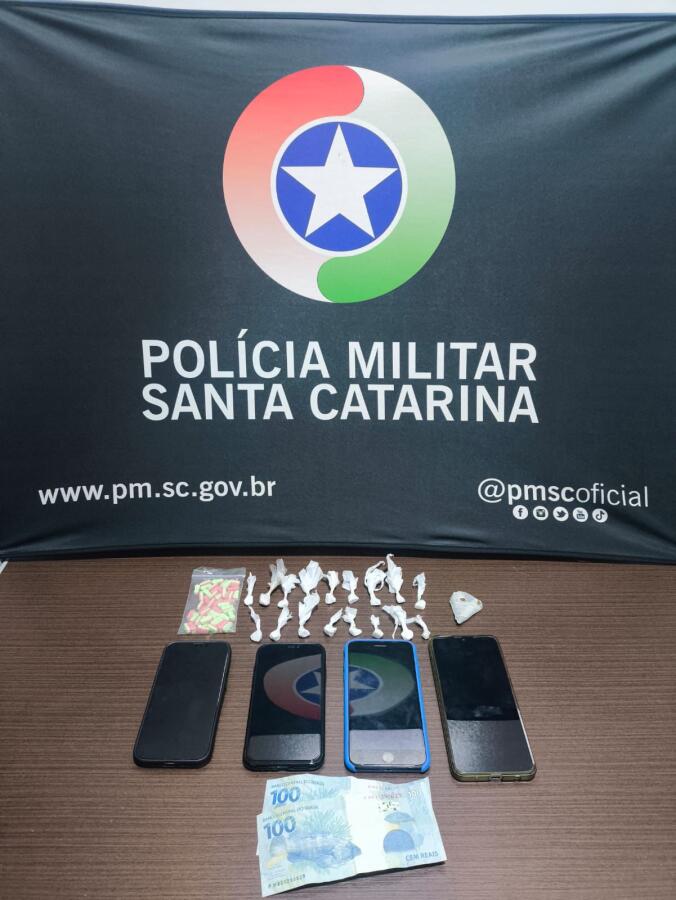 PM prende quatro pessoas pro tráfico de drogas em Cunha Porã