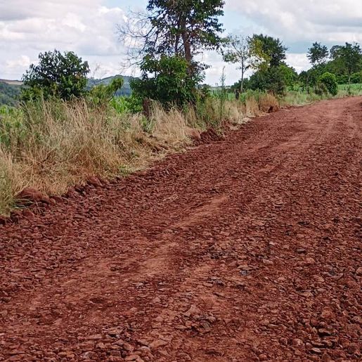 Servidores agilizam obras de recuperação da malha viária em Anchieta