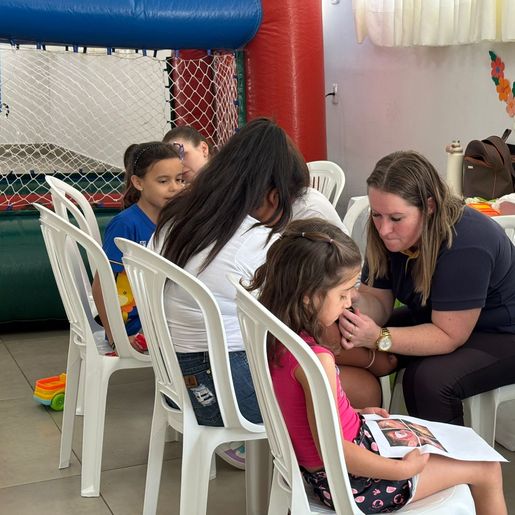 Pastoral da Criança e Lionesses entregam cerca de 300 brinquedos a crianças de SMO