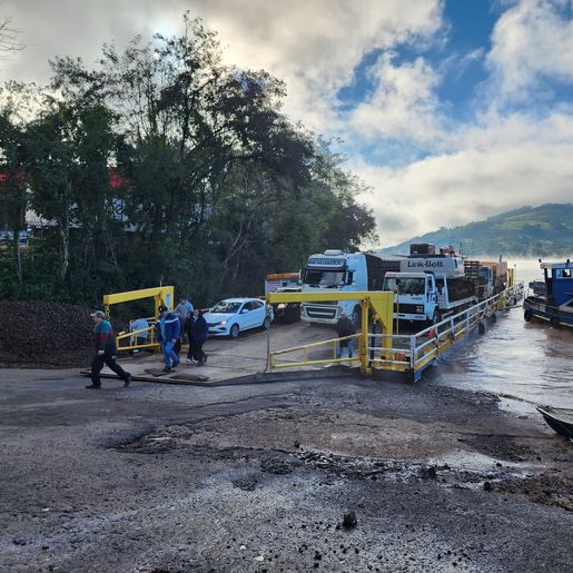 Barca Aliança retoma travessia em Itapiranga