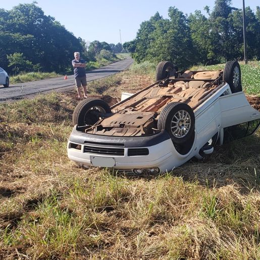 Capotamento é registrado na BR-163 em Guarujá do Sul