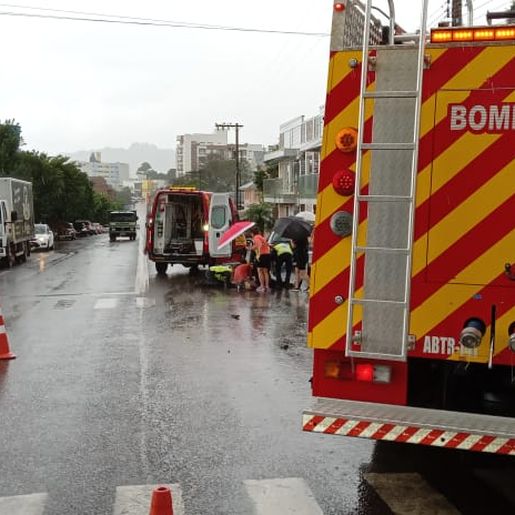 Colisão entre moto e carro deixa um homem ferido em SJCedro