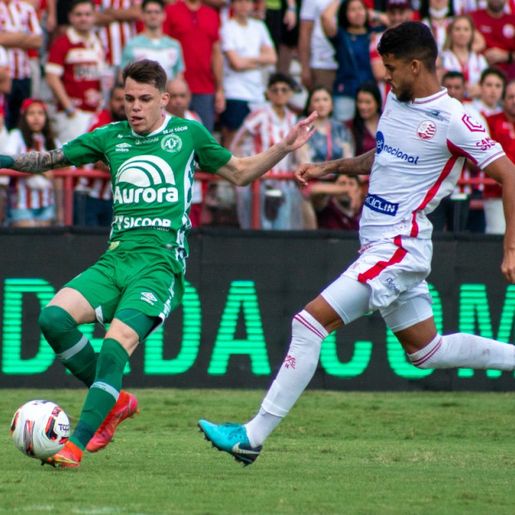 Na Estreia do novo técnico, nos acréscimos Chape vira sobre o Náutico e se distancia do Z-4