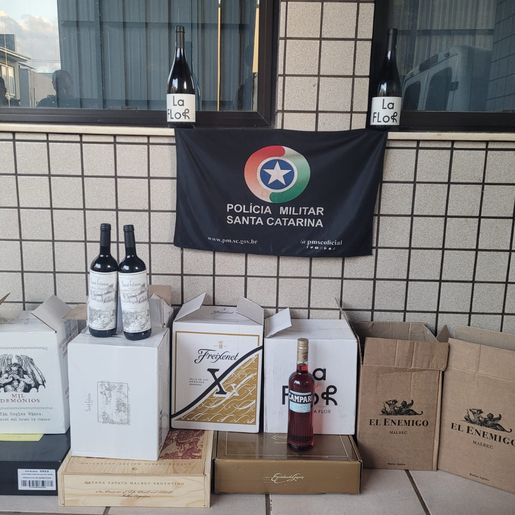 Polícia apreende carregamento de vinhos argentinos irregulares em Dionísio Cerqueira