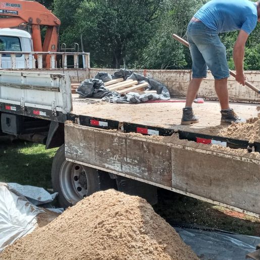 Ação entre amigos possibilita revitalização do campo de areia no interior