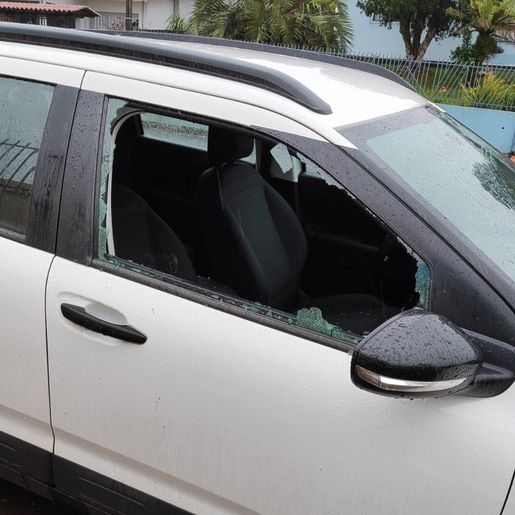 Furto em veículo resulta em prejuízo de mil reais e documentos em Campo Erê