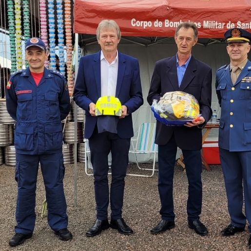 Bombeiros de Iporã do Oeste recebem novos Equipamentos de Proteção Multimissão