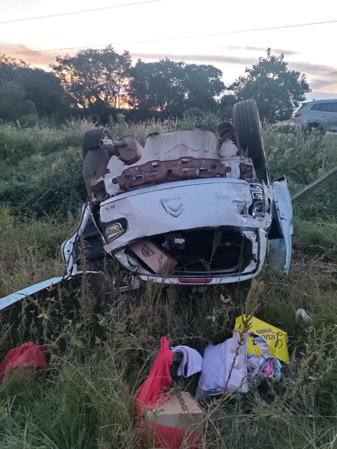 Acidente com capotamento deixa mulher ferida na SC-163 em Descanso