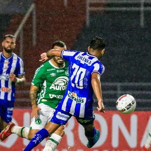 Chapecoense marca no fim e arranca empate importante com o CSA em Maceió