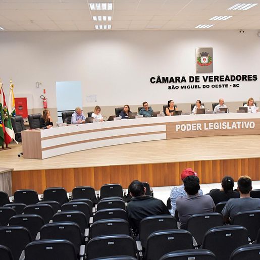 Câmara aprova projeto autorizando pagamento do piso nacional ao magistério de São Miguel do Oeste