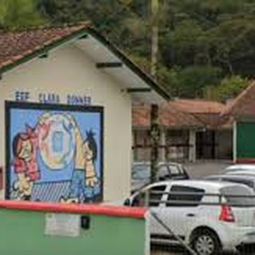 Aluno tenta esfaquear funcionária em escola estadual de Santa Catarina