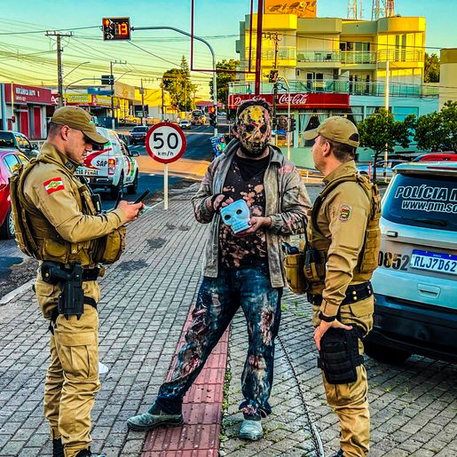 “Jason” é abordado pela PM após denúncia em São Miguel do Oeste