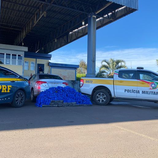 Carro com placas clonadas é flagrado com 300 kg de maconha na BR 153
