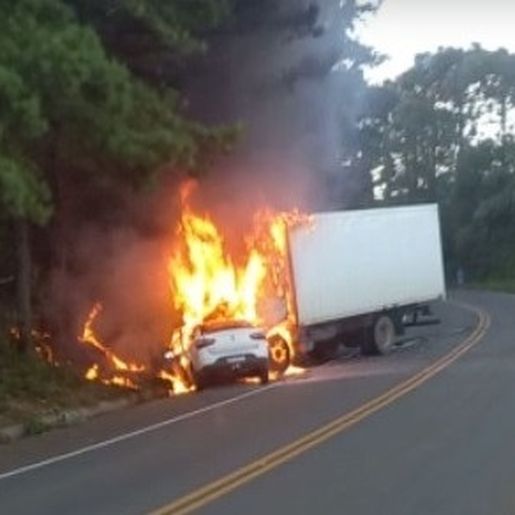 Casal morre carbonizado após colisão em Santa Catarina