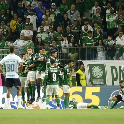 Palmeiras vence o Grêmio e encosta no líder Cruzeiro