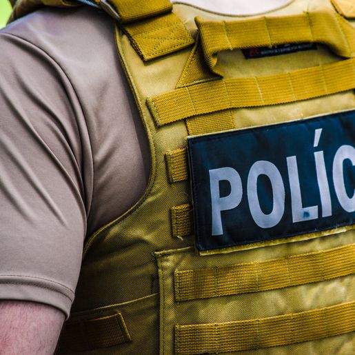 Homem é preso por ameaçar companheira e filho em São Bernardino