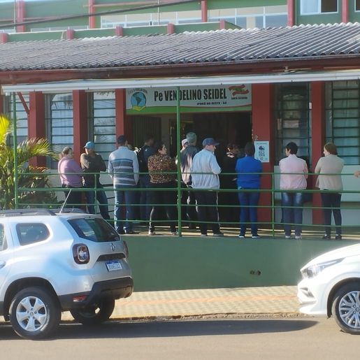 Votação começa com filas no maior colégio eleitoral de Iporã do Oeste