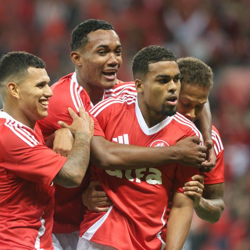 Inter tem gols anulados, perde pênalti, mas marca no fim e vence o Maracanã pela Copa do Brasil