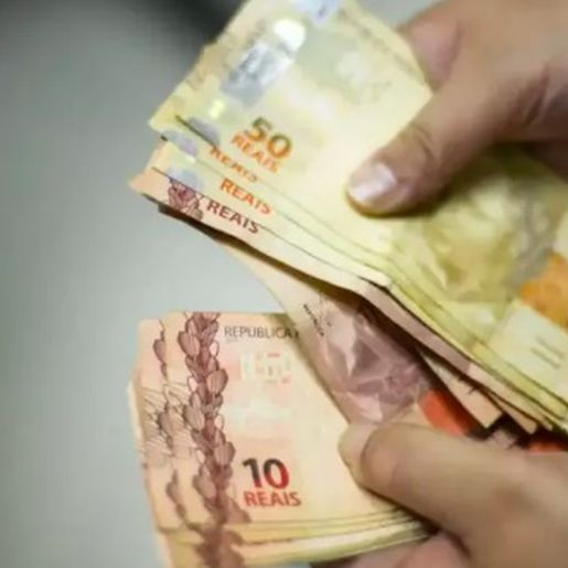 Catarinense paga em média R$ 437,00 por mês em empréstimos