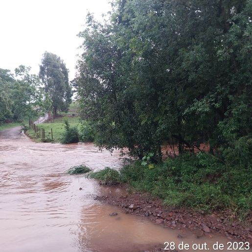 Fortes chuvas causam transtornos no interior de Campo Erê