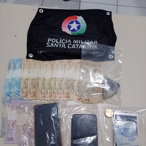 “Mula” é flagrada com cocaína no momento em que desembarcou de ônibus em SMOeste