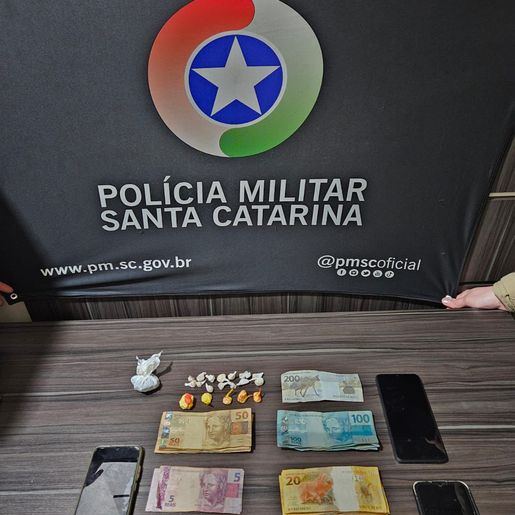 Polícia Militar prende quatro por tráfico de drogas em Maravilha