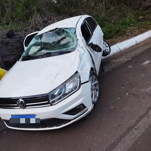 Colisão entre carro e caminhão deixa três mulheres feridas na BR-282, em Maravilha